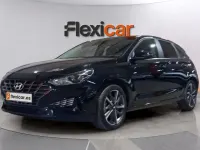 Usado Hyundai i30 110 CV (80 kW) 2024 Negro Berlina