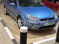 Usado Ford Focus Trend 100 CV (73 kW) 2002 Azul Berlina