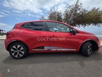 Begagnad Renault Clio V Evolution 90 HK (66 kW) 2023 Röd Sedan