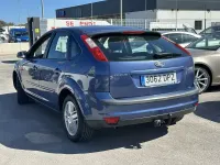 Usado Ford Focus Ghia 110 CV (80 kW) 2005 Azul metalico Utilitario