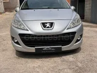Usado Peugeot 207 Active 70 CV (51 kW) 2012 Gris / plata Berlina