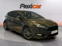 Usado Ford Focus ST-Line 120 CV (88 kW) 2018 Gris Berlina