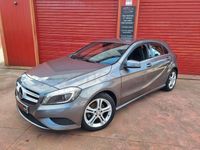 Usado Mercedes A200 Urban 136 CV (100 kW) 2014 Gris / plata Berlina