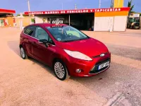 Usado Ford Fiesta Titanium 90 CV (66 kW) 2009 Rojo Utilitario