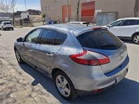 Usado Renault Mégane Dynamique 105 CV (77 kW) 2010 Gris / plata Berlina