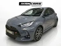 Usado Toyota Yaris Hybrid Plus 130 CV (95 kW) 2025 Gris / plata Berlina