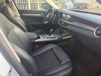 Usado Alfa Romeo Stelvio Sprint 190 CV (139 kW) 2022 Gris SUV