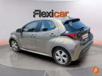 Usado Toyota Yaris Active 116 CV (85 kW) 2025 Marrón Utilitario