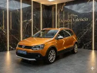 Usado VW Polo Cross 90 CV (66 kW) 2016 Naranja Utilitario