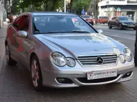 Usado Mercedes C220 Sport Edition 150 CV (110 kW) 2007 Plateado Coupe
