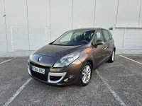 Usado Renault Scénic Privilege 160 CV (117 kW) 2010 Marrón Monovolumen