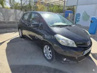 Usado Toyota Yaris Active 90 CV (66 kW) 2012 Negro Utilitario