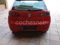 Usado Seat Ibiza 85 CV (62 kW) 2008 Rojo Berlina