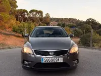 Usado Kia Ceed 90 CV (66 kW) 2010 Gris / plata Utilitario