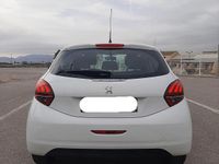 Usado Peugeot 208 Active 100 CV (73 kW) 2018 Blanco Utilitario