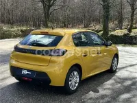 Usado Peugeot 208 75 CV (55 kW) 2022 Amarillo Utilitario