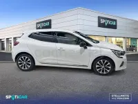 Usado Renault Clio V Techno 90 CV (66 kW) 2023 Blanco Berlina