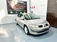 Usado Renault Mégane Dynamique 110 CV (80 kW) 2006 Gris / plata Berlina