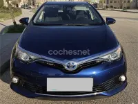 Usado Toyota Auris Hybrid Active 136 CV (100 kW) 2016 Azul Berlina