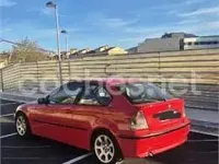 Usado BMW 318 90 CV (66 kW) 2001 Rojo Berlina