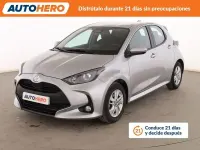 Usado Toyota Yaris Hybrid Business Edition 116 CV (85 kW) 2024 Gris / plata Berlina