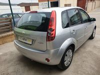Usado Ford Fiesta Ambiente 68 CV (50 kW) 2006 Gris / plata Utilitario