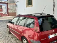 Usado Peugeot 206 75 CV (55 kW) 2003 Rojo Familiar
