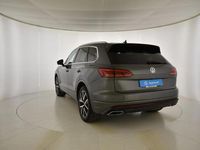 Usado VW Touareg R-line 285 CV (209 kW) 2020 Gris/plata SUV