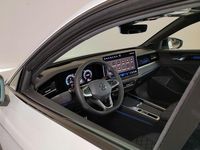 Usado VW Passat R-line 150 CV (110 kW) 2024 Blanco Familiar