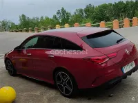 Usado Mercedes CLA220 Shooting Brake 190 CV (139 kW) 2022 Rojo Familiar