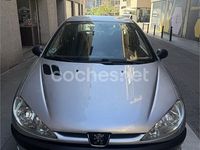 Usado Peugeot 206 75 CV (55 kW) 2001 Gris / plata Berlina