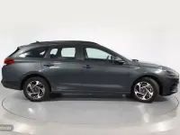 Usado Hyundai i30 120 CV (88 kW) 2025 Verde Berlina