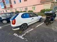 Usado Toyota Corolla 110 CV (80 kW) 2000 Blanco Berlina