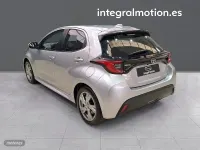 Usado Toyota Yaris Hybrid Active 116 CV (85 kW) 2025 Gris Berlina
