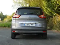 Usado Renault Grand Scénic IV Zen 130 CV (95 kW) 2017 Gris / plata Monovolumen