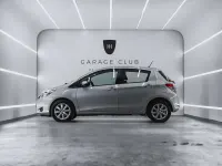 Usado Toyota Yaris Active 69 CV (50 kW) 2014 Gris Utilitario