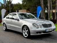 Usado Mercedes E220 Classic 150 CV (110 kW) 2006 Gris / plata Berlina