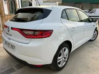 Usado Renault Mégane IV Business 90 CV (66 kW) 2018 Blanco Berlina