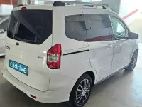 Usado Ford Tourneo Sport 102 CV (75 kW) 2017 Blanco Van