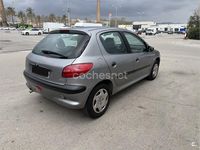 Usado Peugeot 206 110 CV (80 kW) 2001 Gris / plata Berlina