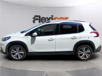 Usado Peugeot 2008 Active 100 CV (73 kW) 2019 Blanco SUV