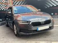Usado Skoda Octavia Ambition 115 CV (84 kW) 2022 Gris