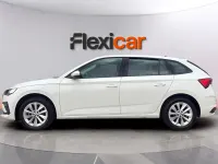 Usado Skoda Scala Essence 95 CV (69 kW) 2024 Blanco Utilitario