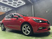 Usado Opel Astra Dynamic 136 CV (100 kW) 2018 Rojo Utilitario