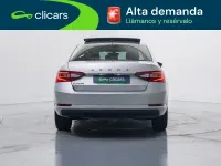 Usado Skoda Superb Ambition 150 CV (110 kW) 2022 Gris Berlina