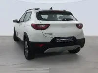 Usado Kia Stonic 100 CV (73 kW) 2022 Blanco SUV