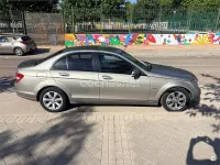 Usado Mercedes C200 Elegance 136 CV (100 kW) 2009 Gris / plata Berlina