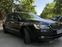 Usado Skoda Superb Exclusive 170 CV (125 kW) 2013 Granate Familiar