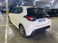 Usado Toyota Yaris Active 116 CV (85 kW) 2025 Blanco Utilitario