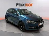 Usado VW Polo 90 CV (66 kW) 2017 Azul Berlina